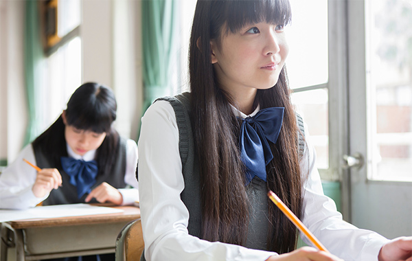 多様な資料や特集から、多角的な視点で学習できる