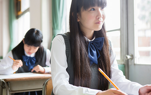 多様な資料や特集から、多角的な視点で学習できる