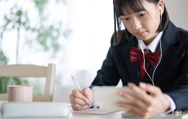 入試向け演習面の強化＆実験動画・解説動画などのデジタルコンテンツの拡充