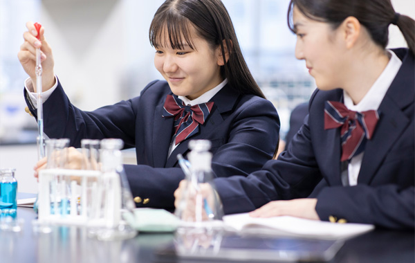 化学の面白さや将来の指針になる題材が充実