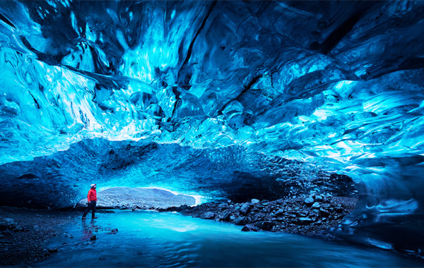 判型をAB判に変更してビジュアル面を強化